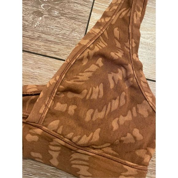 SKIMS Summer Mesh Plunge Bralette - Picture 4 of 5